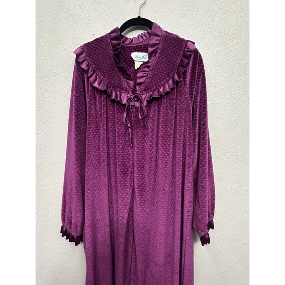 Vintage Velvet Housecoat Medium Purple Cottagecore Prairie Zip Front Grandma USA - Picture 4 of 10